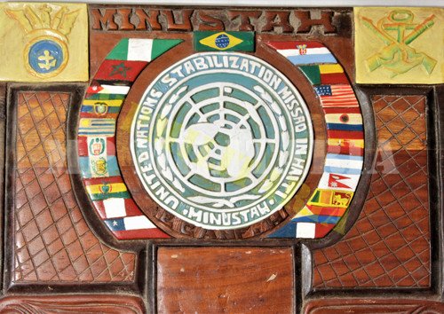 Placa em madeira da MINUSTAH - Marinha do Brasil - Fuzileiros - ONU - Imagem 3