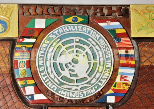 Placa em madeira da MINUSTAH - Marinha do Brasil - Fuzileiros - ONU - Imagem 4