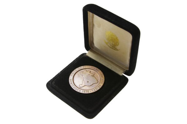 MEDALHA DA VISITA DO PRESIDENTE ERNESTO GEISEL A MONTEVIDÉU– 1978 - Imagem 5