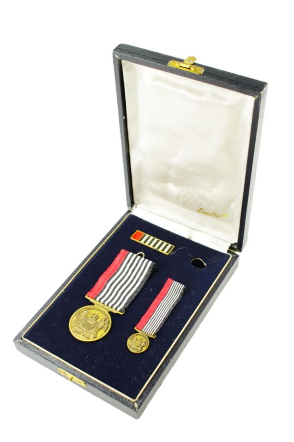 CONJUNTO DA MEDALHA SESQUICENTENÁRIO DA POLÍCIA MILITAR DO ESTADO DE SÃO PAULO – 1981 - Imagem 2