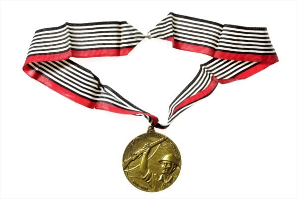 MEDALHA DE 50 ANOS DA REVOLUÇÃO DE 1932 - Imagem 3