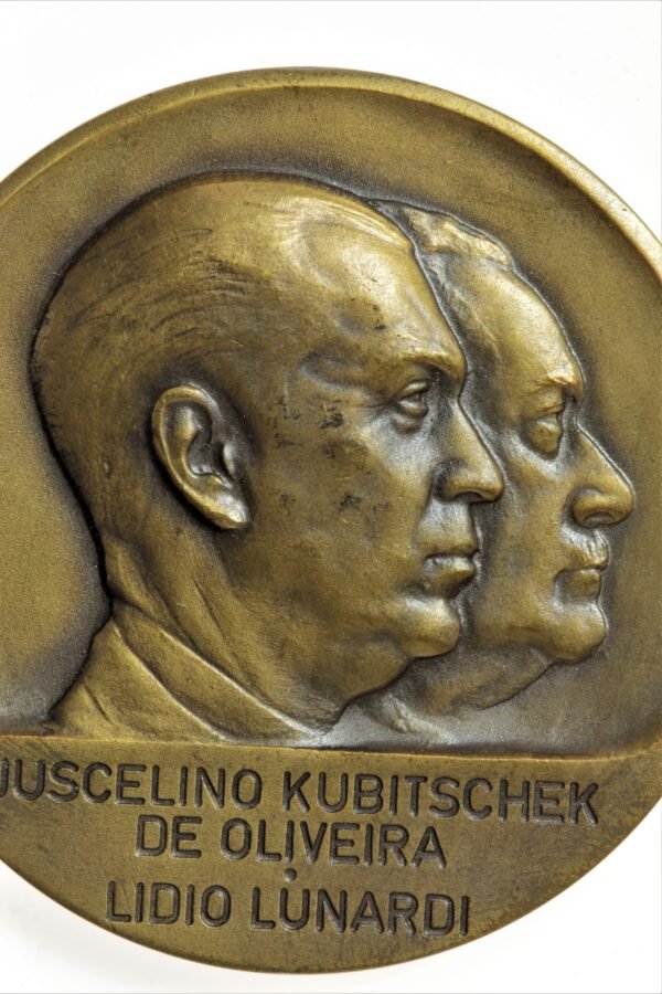 MEDALHA CONFERÊNCIA INTERNACIONAL DE INVESTIMENTO ∙ PRESIDENTE KUBITSCHEK E LIDIO LUNARDI – 1958 - Imagem 3
