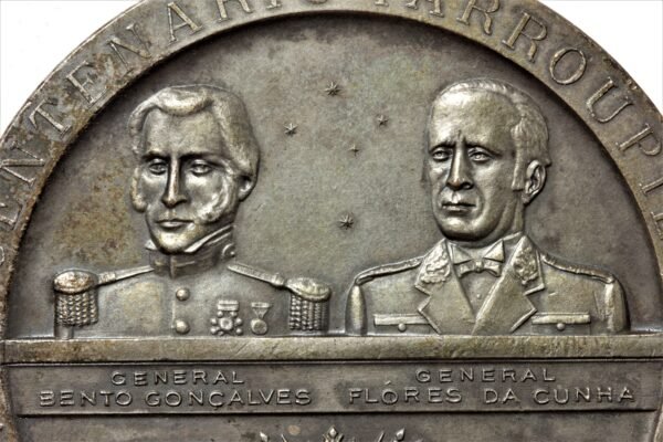 MEDALHA 1935 CENTENÁRIO FARROUPILHA COM BENTO GONÇALVES E FLORES DA CUNHA - Imagem 3