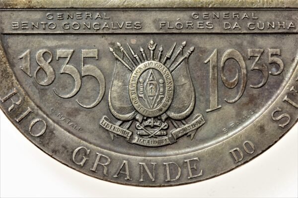 MEDALHA 1935 CENTENÁRIO FARROUPILHA COM BENTO GONÇALVES E FLORES DA CUNHA - Imagem 4