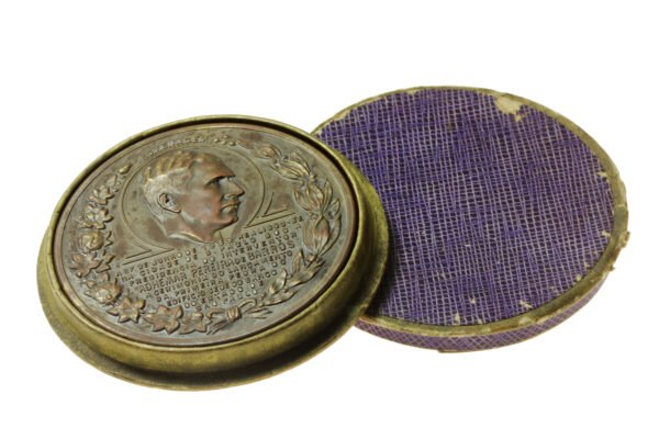 MEDALHA DA PEDRA FUNDAMENTAL DO BANCO DO ESTADO DE SÃO PAULO – ADHEMAR DE BARROS – 1939 - Imagem 3