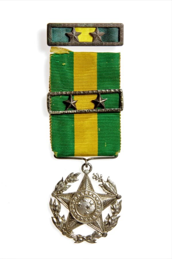 MEDALHA MILITAR DE 20 ANOS DE BONS SERVIÇOS COM BARRETA - Imagem 2