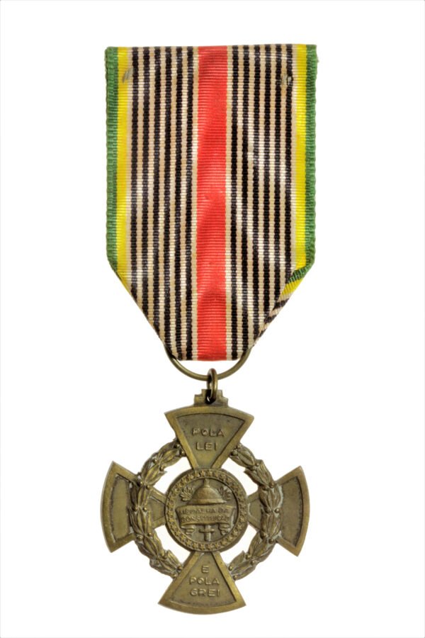 MEDALHA DA CONSTITUIÇÃO - POLA LEI POLA GREI - REVOLUÇÃO DE 1932 - Image 2