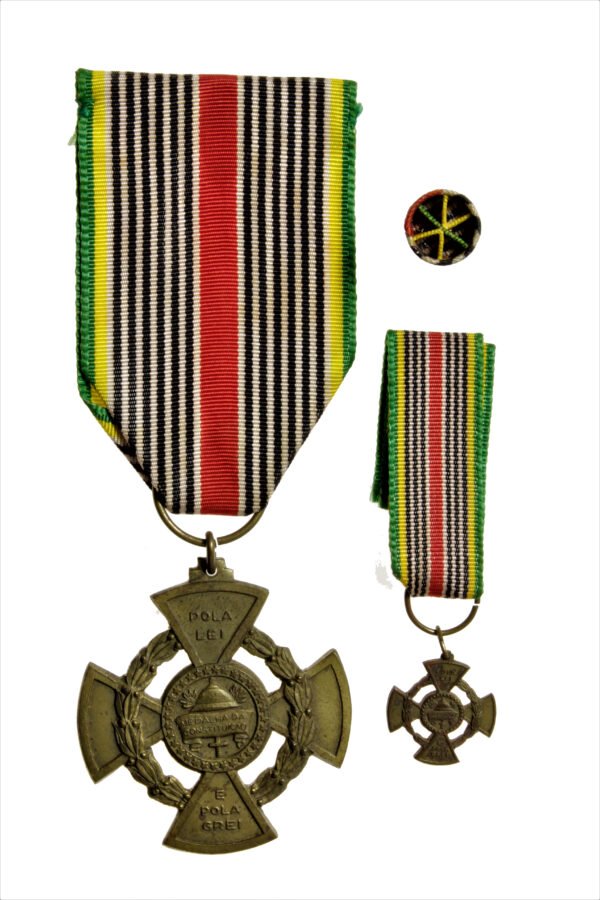 CONJUNTO MEDALHA DA CONSTITUIÇÃO - POLA LEI POLA GREI –REVOLUÇÃO DE 1932 - Imagem 2