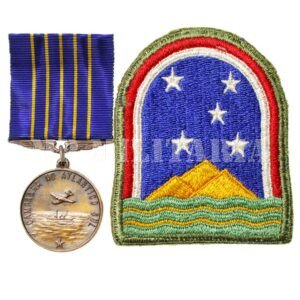 CONJUNTO MEDALHA DA FAB CAMPANHA NO ATLÂNTICO SUL E PATCH US ARMY FORCES SOUTH ATLANTIC - II GUERRA