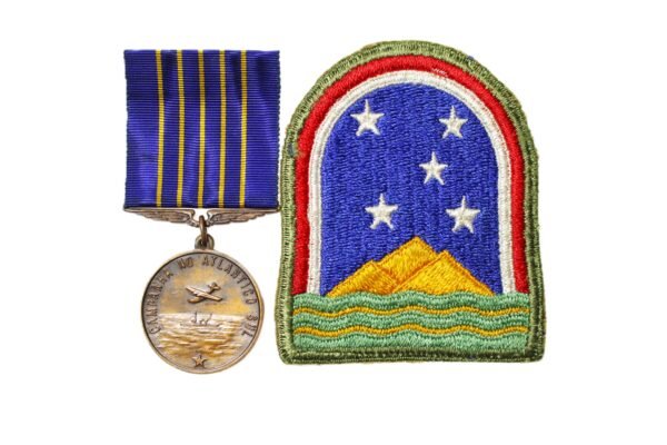 CONJUNTO MEDALHA DA FAB CAMPANHA NO ATLÂNTICO SUL E PATCH US ARMY FORCES SOUTH ATLANTIC - II GUERRA
