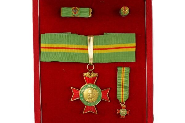 MEDALHA DA ORDEM DO MÉRITO DO TRABALHO • GRAU COMENDADOR – COM A EFÍGIE DE GETÚLIO VARGAS