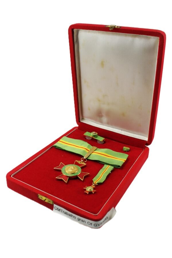 MEDALHA DA ORDEM DO MÉRITO DO TRABALHO • GRAU COMENDADOR – COM A EFÍGIE DE GETÚLIO VARGAS - Imagem 3