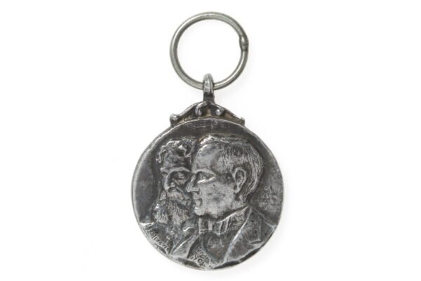 MINIATURA DA MEDALHA DO CINQUENTENÁRIO DA REPÚBLICA 1889 – 1939 – PRATA - Imagem 2