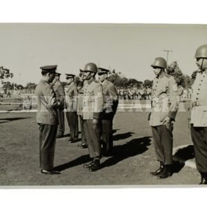 FOTOGRAFIA DE CERIMÔNIA DE CONDECORAÇÃO DE SARGENTOS E OFICIAIS – ANOS 60