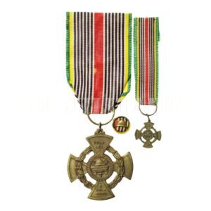 MEDALHA DA CONSTITUIÇÃO – POLA LEI POLA GREI, COM MINIATURA E ROSETA – REVOLUÇÃO DE 1932