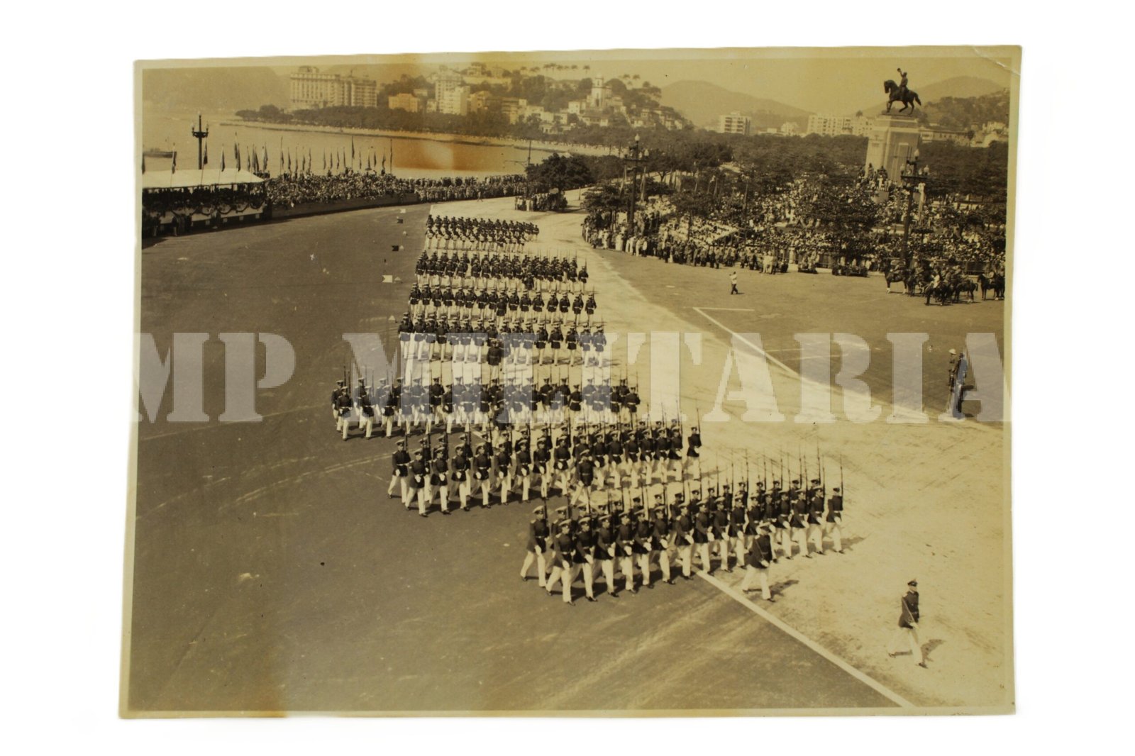 FOTOGRAFIA DE DESFILE MILITAR PRAÇA MARECHAL DEODORO NO RIO DE JANEIRO – ANOS 1930 - Imagem 2