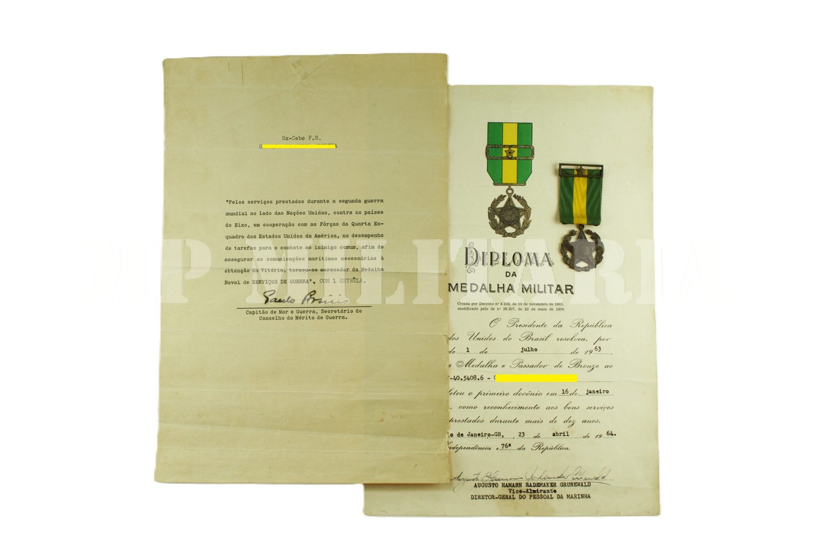LOTE DE DOCUMETOS DAS MEDALHAS SERVIÇOS DE GUERRA DA MARINHA E MEDALHA MILITAR, COM MEDALHA