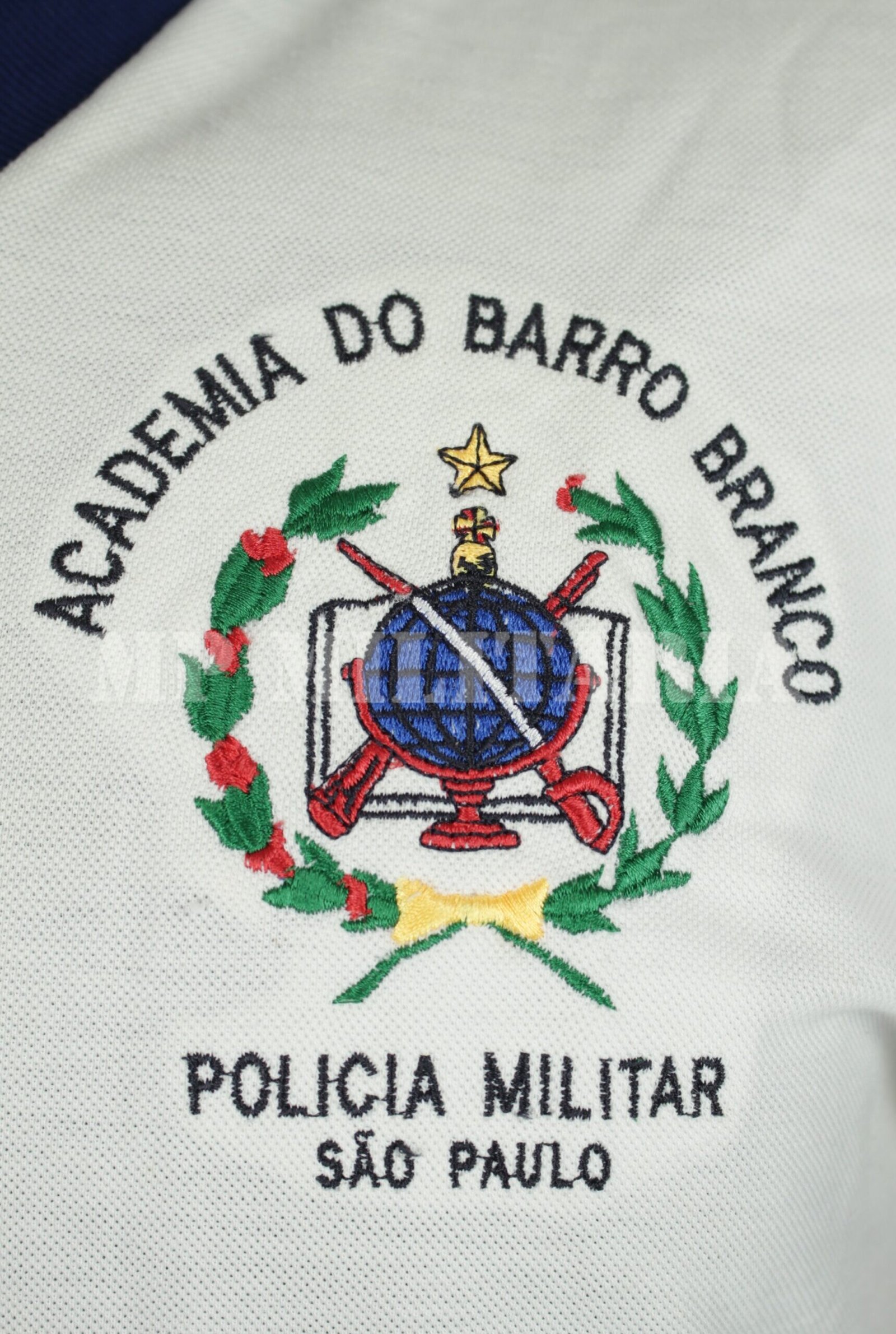 ANTIGA CAMISETA DE EDUCAÇÃO FISICA DA ACADEMIA DO BARRO BRANCO – POLÍCIA MILITAR - Imagem 4