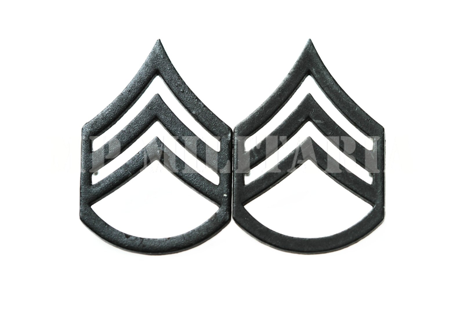 PAR DE INSÍGNIAS DE “STAFF SERGEANT” DO EXÉRCITO DOS ESTADOS UNIDOS